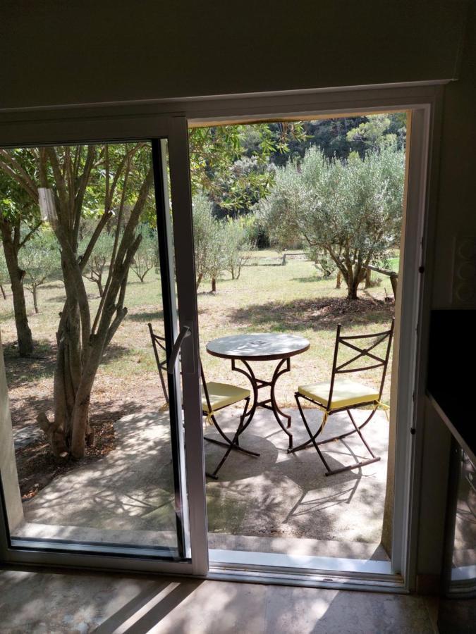 L'Etang Des Cigales Apartment Uchaux Luaran gambar